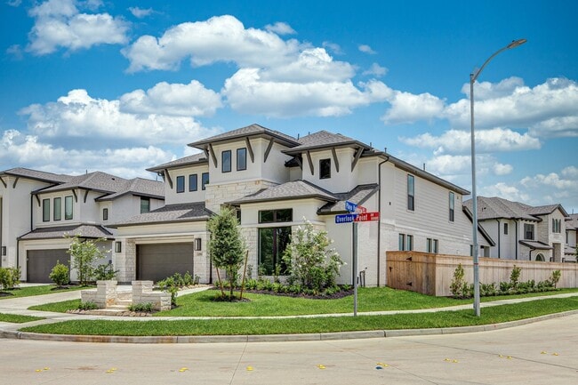 10902 Overlook Pt Dr in Missouri City, TX - Building Photo - Building Photo