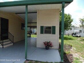 327 Macadamia Dr in Sebastian, FL - Building Photo - Building Photo