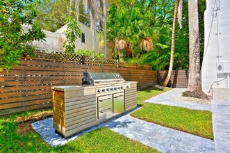 3573 Linden Ln in Miami, FL - Foto de edificio - Building Photo