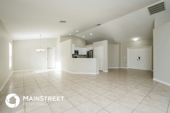 1223 NW 9th Ave in Cape Coral, FL - Foto de edificio - Building Photo