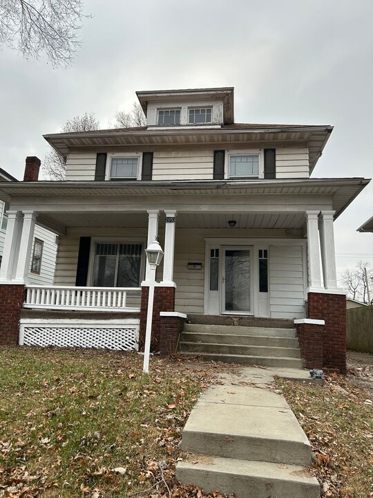 2053 South St in Springfield, IL - Foto de edificio