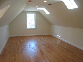 614 Main St, Unit 2 in Medford, MA - Foto de edificio - Building Photo