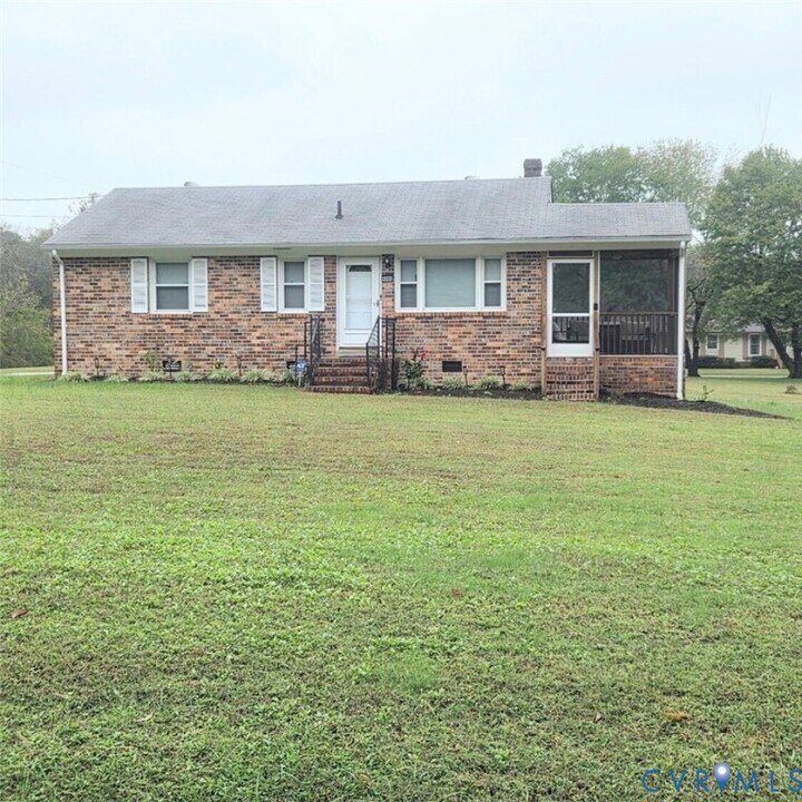 9005 Pine Hill Rd in Mechanicsville, VA - Building Photo