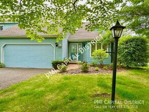 23 Standish Dr in Glenmont, NY - Building Photo - Building Photo