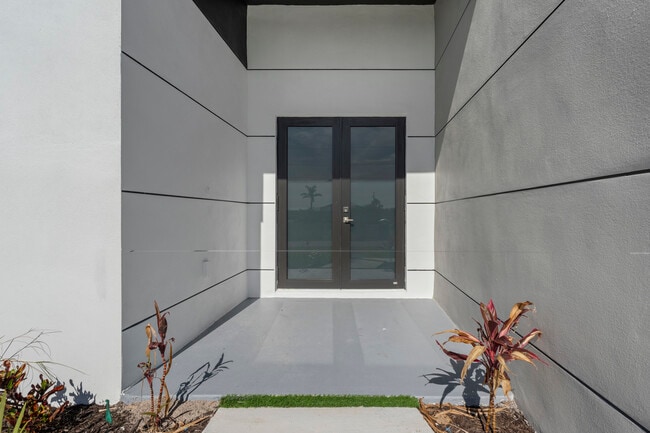 4233 Jacaranda Pkwy W in Cape Coral, FL - Building Photo - Building Photo