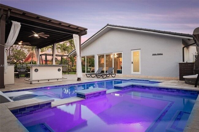 9725 NW 28th Terrace in Doral, FL - Building Photo - Building Photo