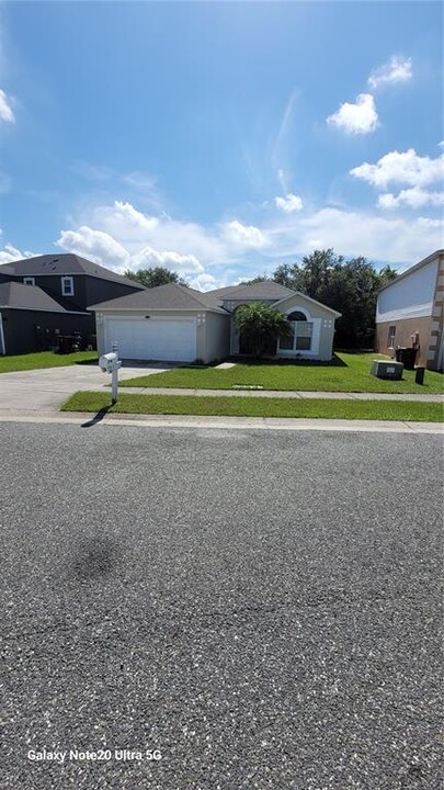 1105 Ronlin St in Haines City, FL - Foto de edificio