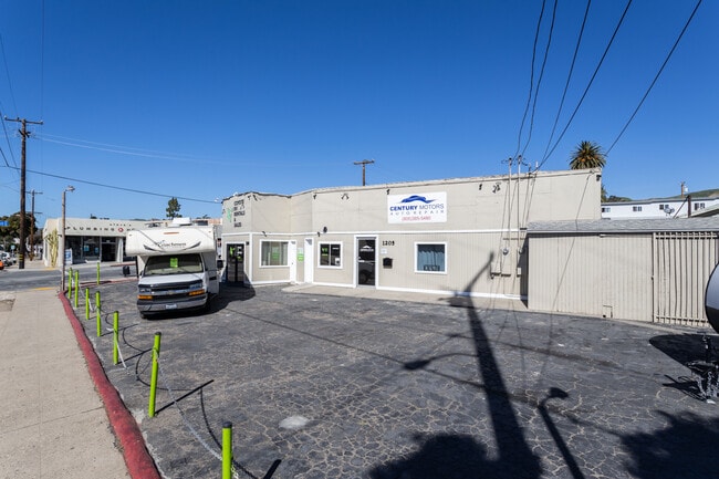 Hemlock Apartments in Ventura, CA - Foto de edificio - Building Photo