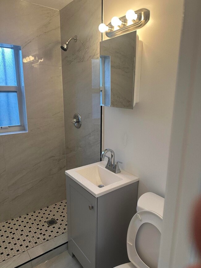 2140 NW 120th St in Miami, FL - Building Photo - Building Photo