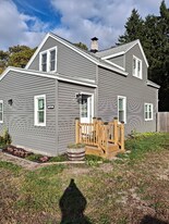 1434 Quarterline Rd in Muskegon, MI - Building Photo