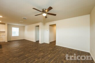 13215 Winemaker Dr in San Antonio, TX - Building Photo - Building Photo