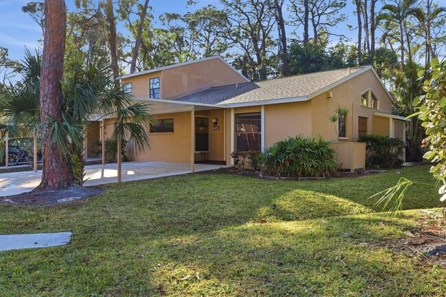 4819 Village Garden Dr in Sarasota, FL - Building Photo - Building Photo