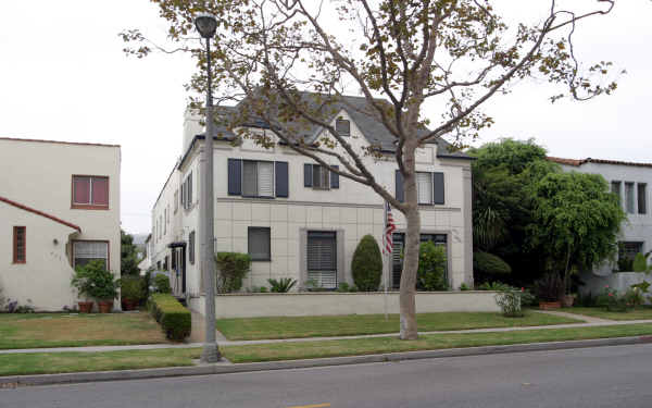 445-449 S Rexford Dr in Beverly Hills, CA - Building Photo - Building Photo