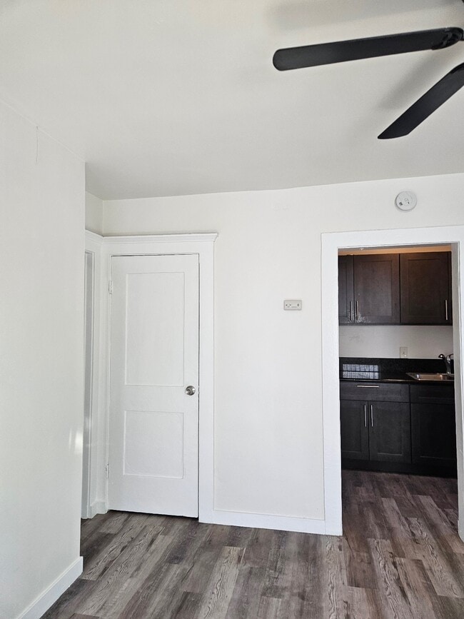 830 E 20th St, Unit 830 in Long Beach, CA - Building Photo - Building Photo