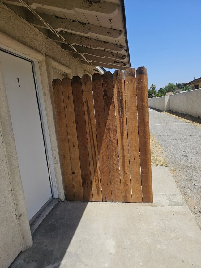 16594 Orange Way in Fontana, CA - Building Photo - Building Photo