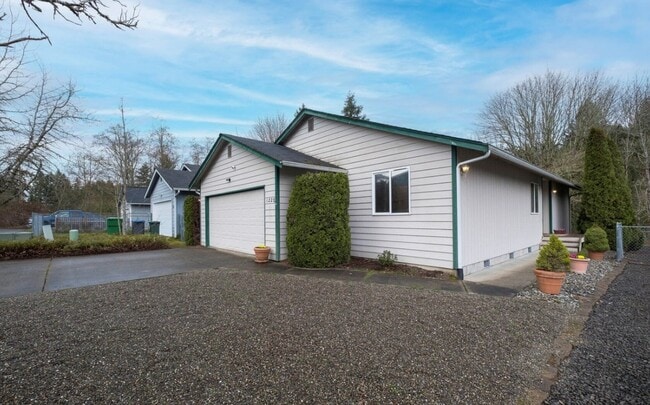 1225 Sherman Ave in Port Orchard, WA - Building Photo - Building Photo