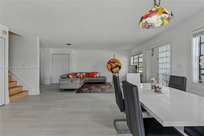 6825 NW 169th St in Hialeah, FL - Building Photo - Building Photo