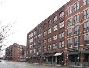 420-426 W Grand Ave in Chicago, IL - Building Photo - Building Photo