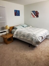 101 Croydon Plz, Unit Main Floor Bedroom photo'