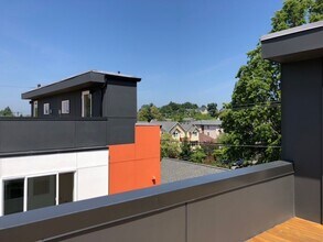 2515 E Yesler Wy in Seattle, WA - Building Photo - Building Photo