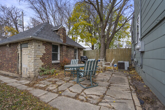 3217 N Newhall St, Unit Upper in Milwaukee, WI - Foto de edificio - Building Photo