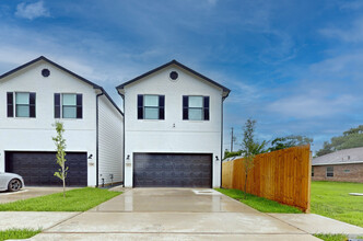 6211 Fairchild St in Houston, TX - Foto de edificio - Building Photo