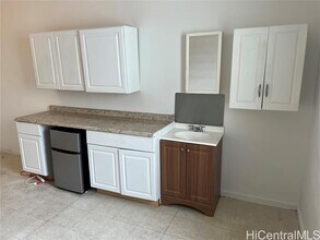 3516 Waialae Ave in Honolulu, HI - Building Photo - Building Photo
