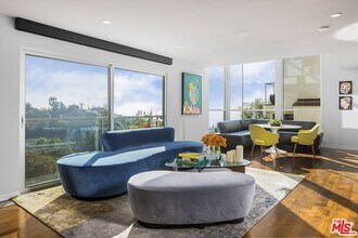 9318 Warbler Way in Los Angeles, CA - Building Photo - Building Photo