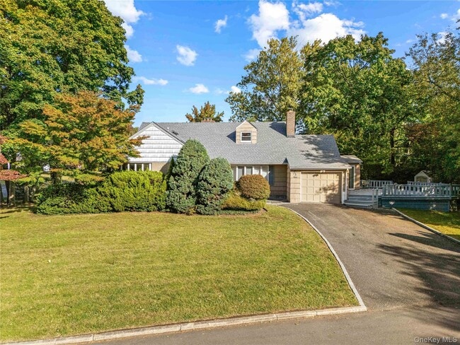 2 Dale Carnegie Ct in Lake Success, NY - Building Photo - Building Photo
