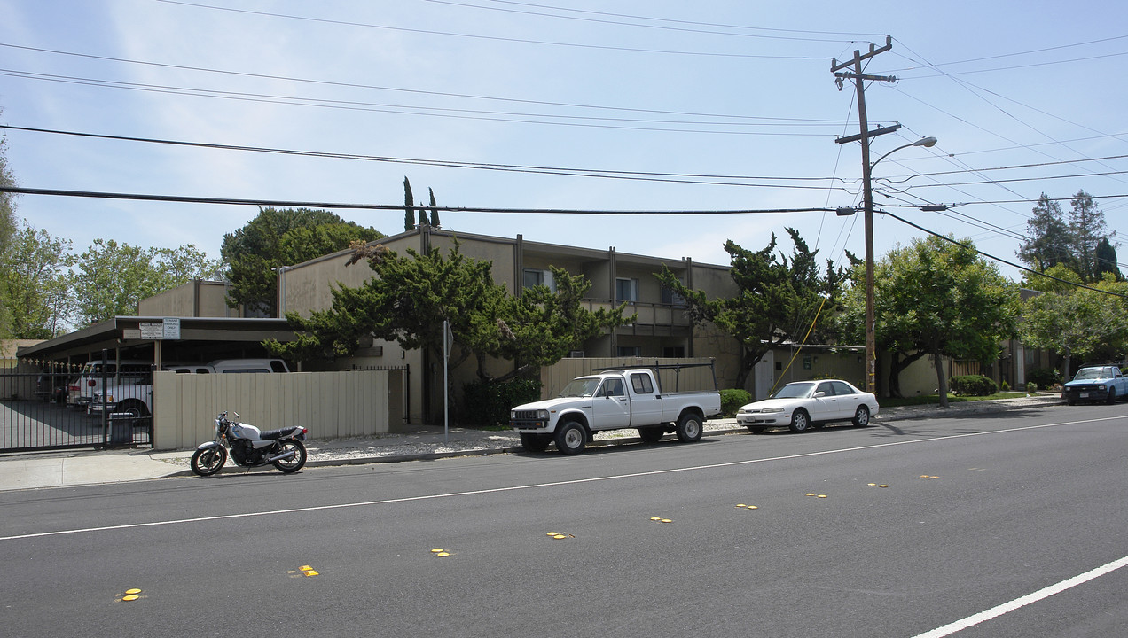 Sun Terrace Apartments in Concord, CA - Building Photo