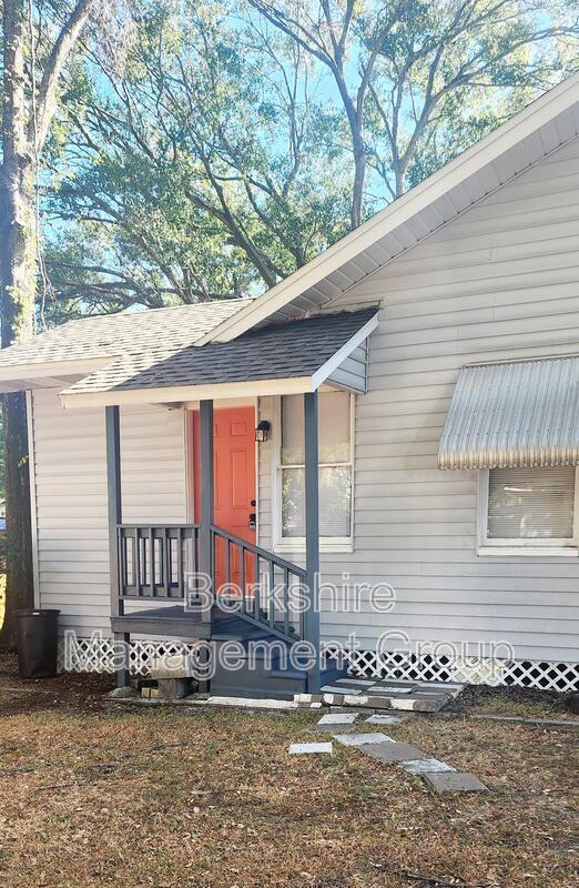 property at 940 E Palmetto St