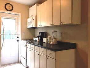 7315 Byron Ave in Miami Beach, FL - Building Photo - Building Photo