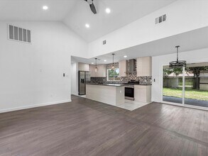 1107 Stonecrest Dr in Houston, TX - Building Photo - Building Photo