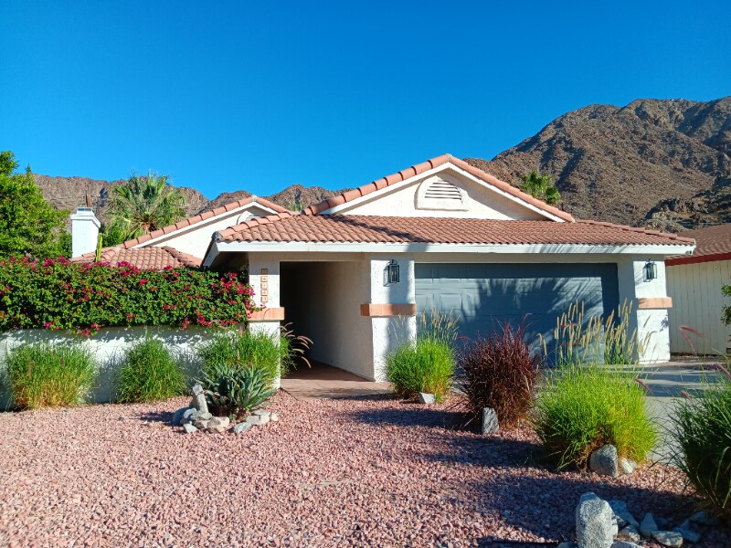 54140 Avenida Mendoza in La Quinta, CA - Building Photo