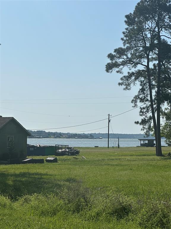 property at 380 Shawnee Dr