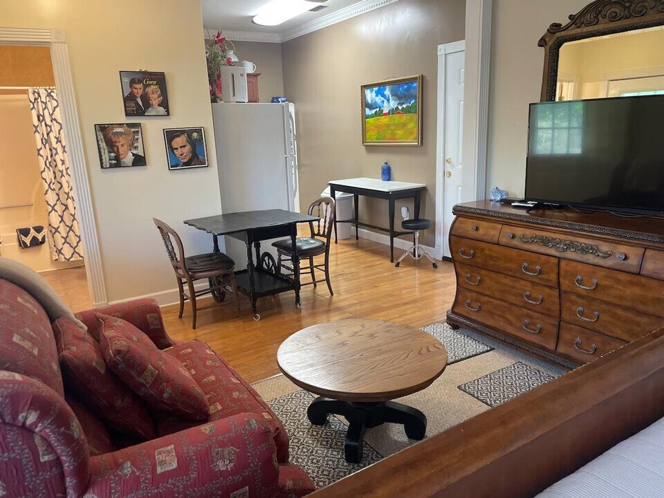 175 Schools Dr in Camden, TN - Building Photo