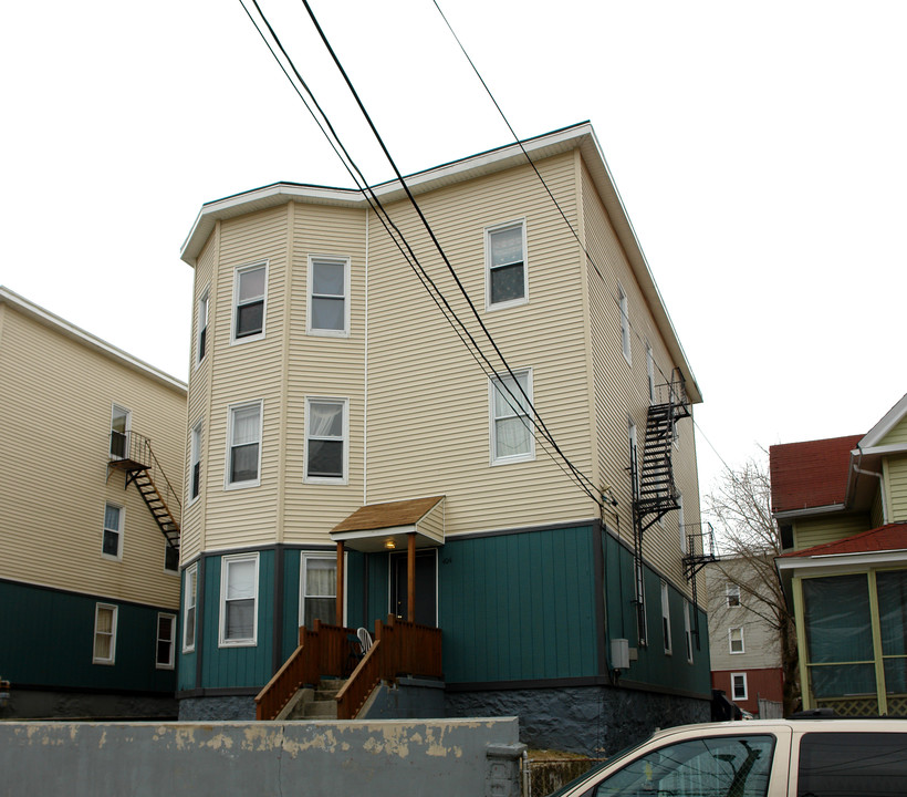 404 2nd Ave in Woonsocket, RI - Foto de edificio