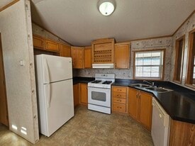 6 Orchard Grv in New Hartford, NY - Building Photo