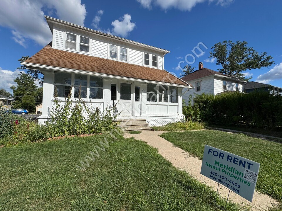 2010 Kentucky Ave in Fort Wayne, IN - Building Photo