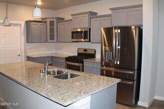 940 Abe Goldberg Dr in El Paso, TX - Building Photo - Building Photo