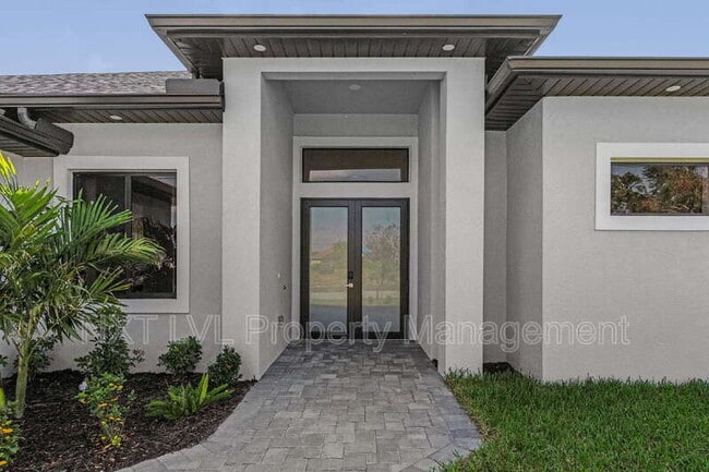 318 SE 15th Terrace in Cape Coral, FL - Building Photo - Building Photo