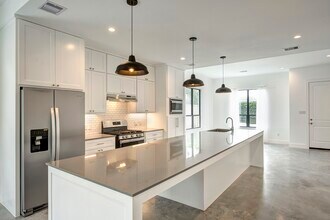 1733 Airline Dr in Houston, TX - Building Photo - Building Photo