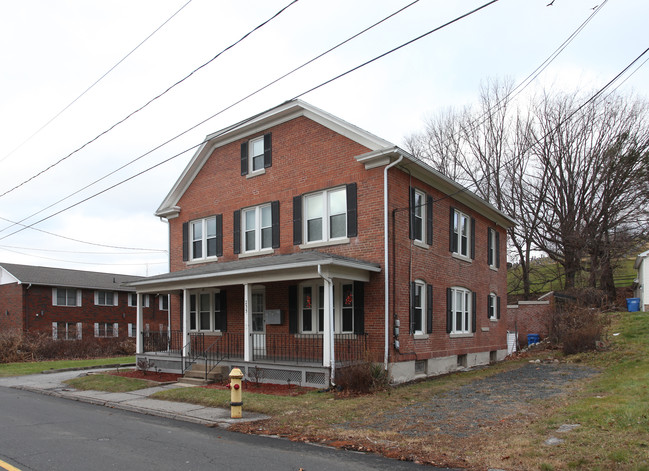 235 Plank Rd in Waterbury, CT - Building Photo - Building Photo