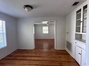 704 Jefferson St in Bastrop, TX - Building Photo - Building Photo