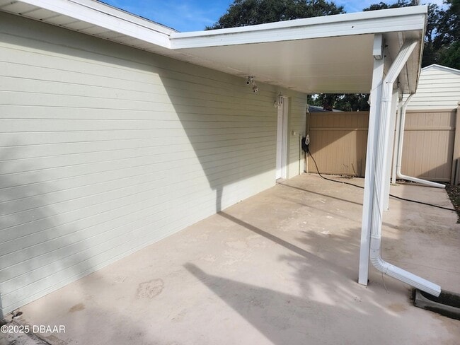 1903 John Anderson Dr, Unit REAR in Ormond Beach, FL - Building Photo - Building Photo