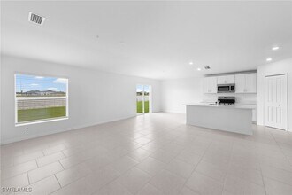 17627 Paradiso Wy in North Fort Myers, FL - Building Photo - Building Photo