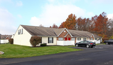 Elmwood Villas Apartments in Marysville, OH - Building Photo - Building Photo