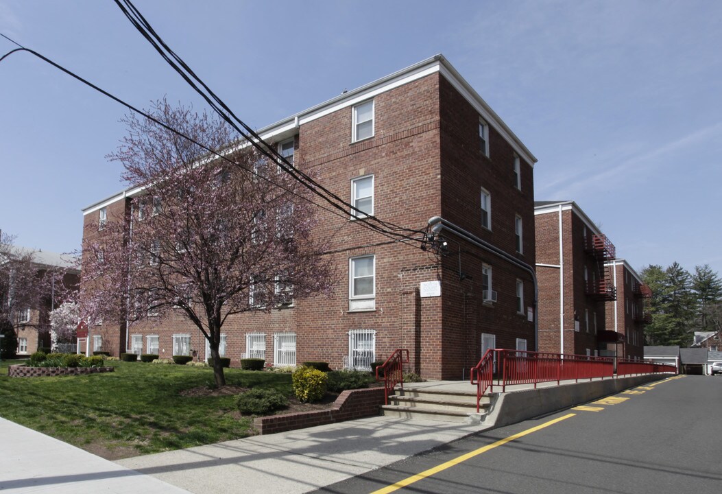 North Court Apartments in Elizabeth, NJ - Building Photo