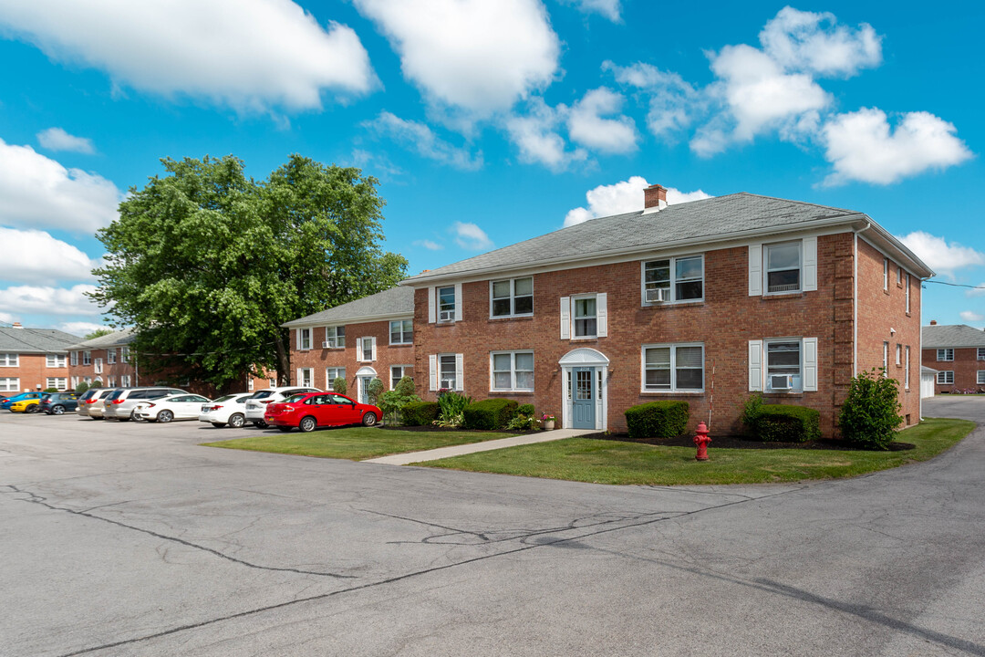 Drexel Hill Apartments in Williamsville, NY - Building Photo