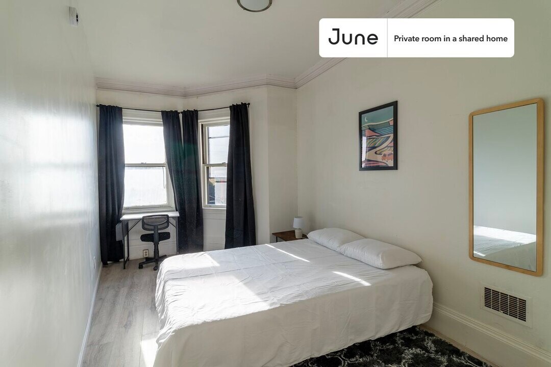 Private bedroom in 4 bed/1.5 bath Home in Boston, MA - Building Photo